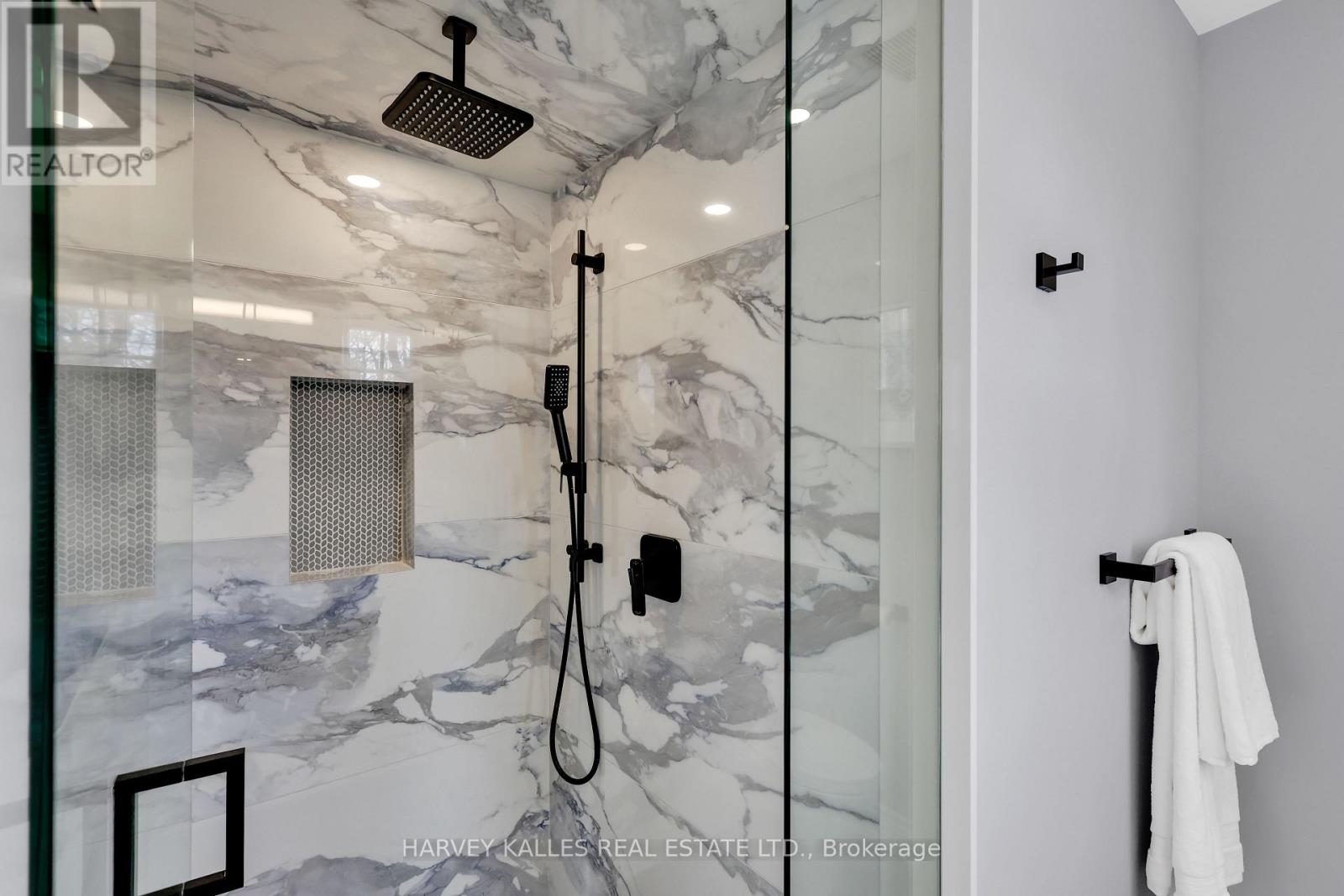 6 Glenarden Road, Toronto, Ontario  M6C 3J7 - Photo 31 - C12730422