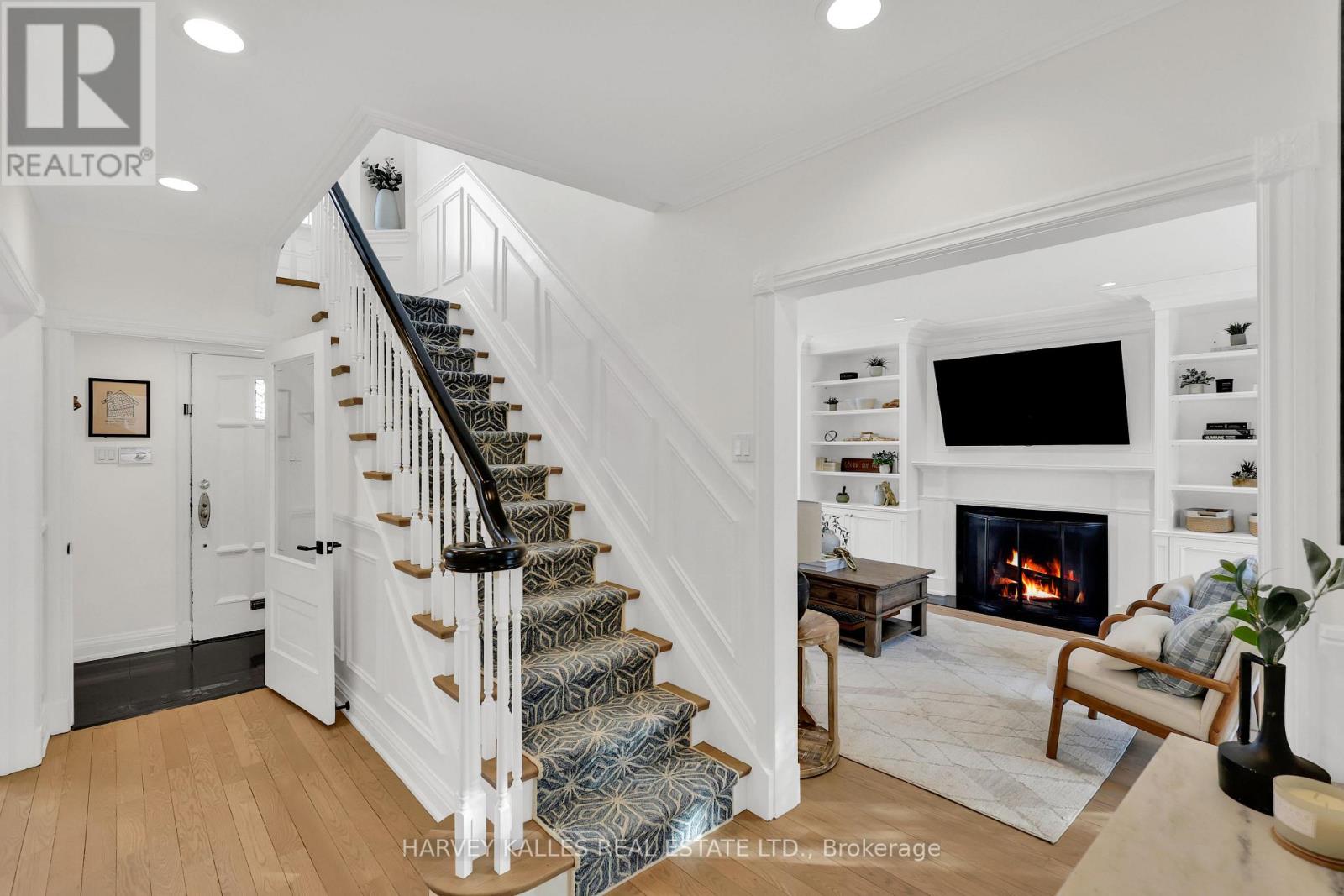 6 Glenarden Road, Toronto, Ontario  M6C 3J7 - Photo 7 - C12730422