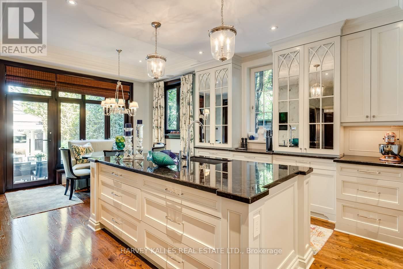 92 South Drive, Toronto, Ontario  M4W 1R6 - Photo 15 - C12731854