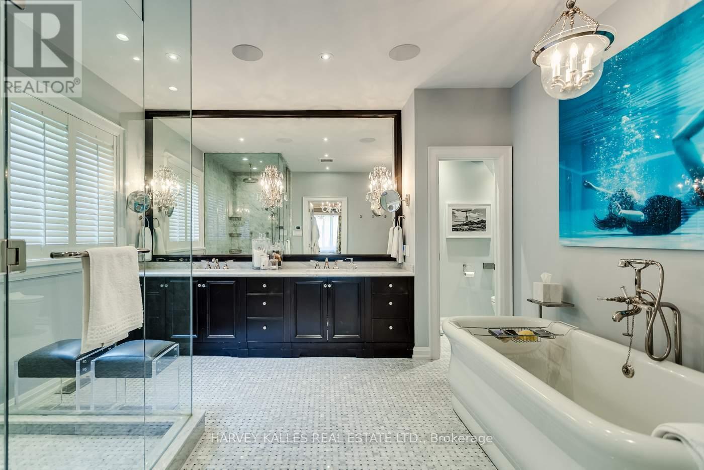 92 South Drive, Toronto, Ontario  M4W 1R6 - Photo 18 - C12731854