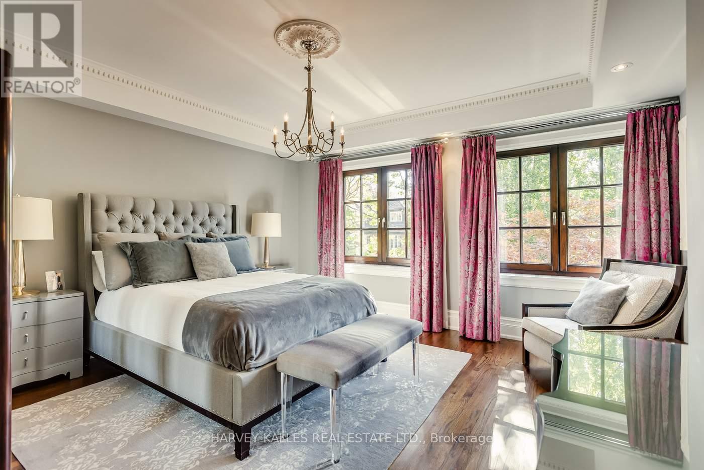 92 South Drive, Toronto, Ontario  M4W 1R6 - Photo 19 - C12731854