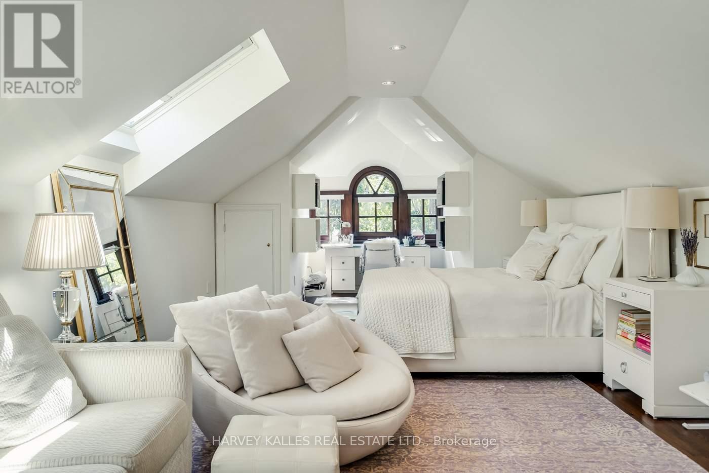 92 South Drive, Toronto, Ontario  M4W 1R6 - Photo 20 - C12731854