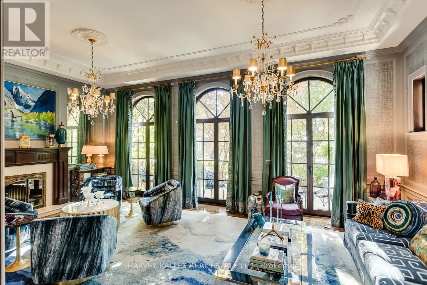 92 South Drive, Toronto, Ontario  M4W 1R6 - Photo 6 - C12731854