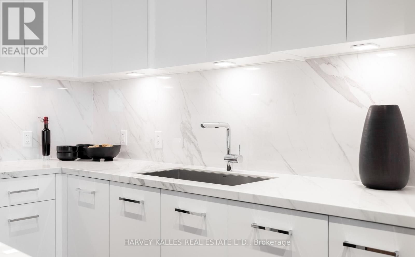 123 - 1 Benvenuto Place, Toronto, Ontario  M4V 2L1 - Photo 13 - C12731998