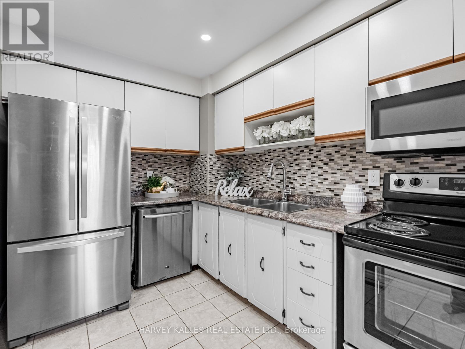 63 - 3025 Cedarglen Gate, Mississauga, Ontario  L5C 2V7 - Photo 11 - W12733340