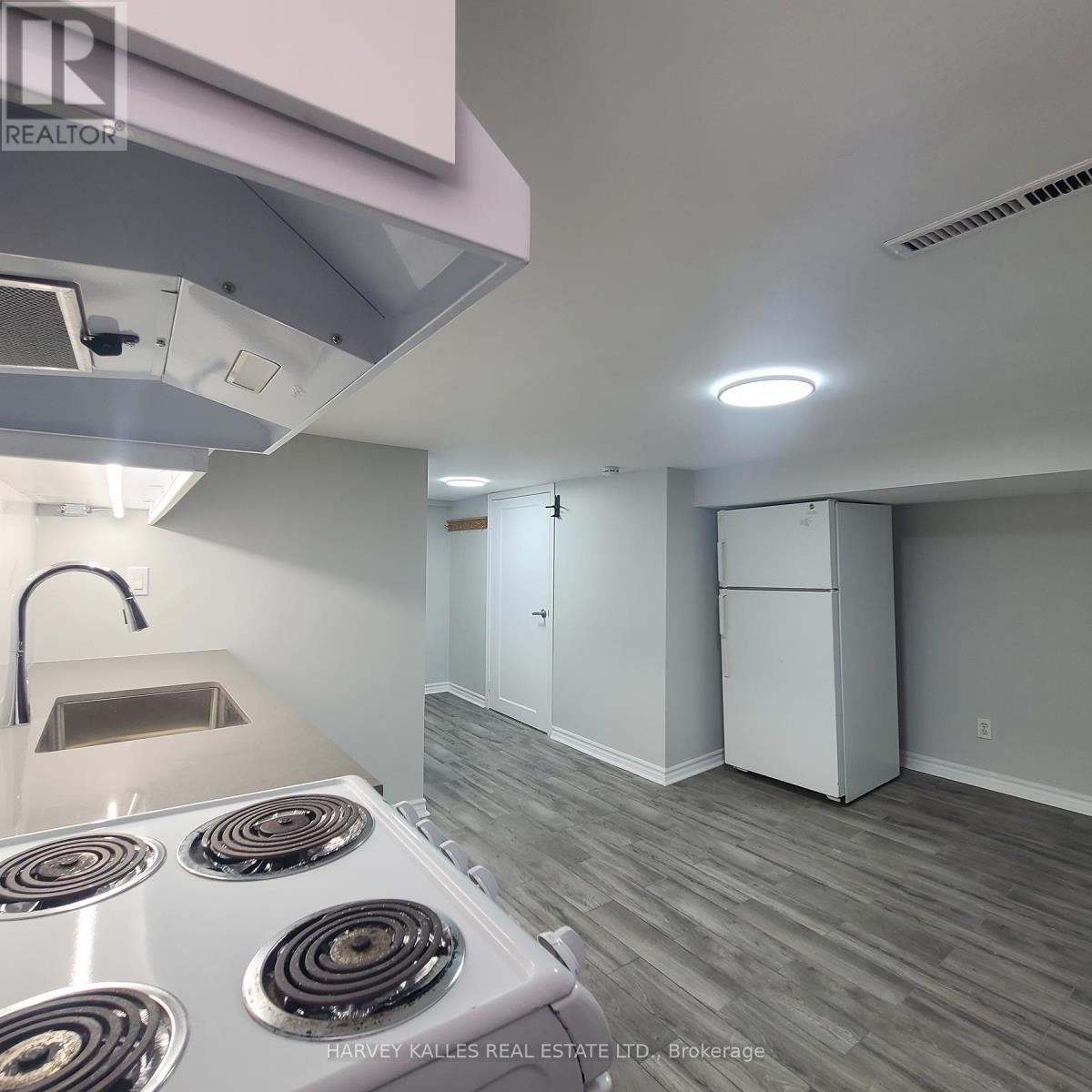 Lower - 238 Strathmore Boulevard, Toronto, Ontario  M4J 1P6 - Photo 6 - E12733632