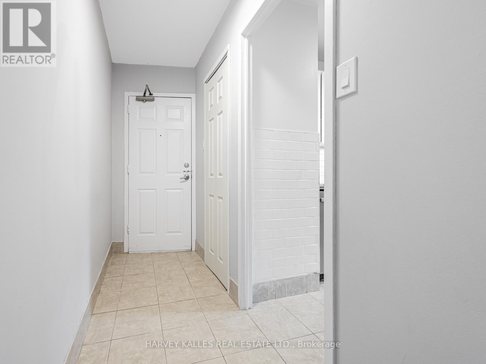 505 - 3065 Queen Frederica Drive, Mississauga, Ontario  L4Y 3A3 - Photo 3 - W12735970