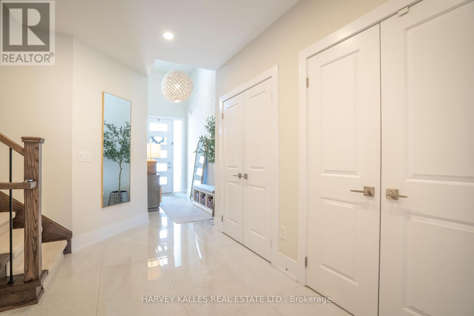 957 Eighth Street, Mississauga, Ontario  L5E 1R6 - Photo 17 - W12736306