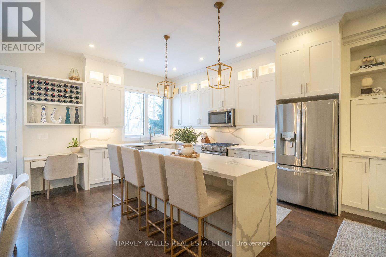 957 Eighth Street, Mississauga, Ontario  L5E 1R6 - Photo 2 - W12736306