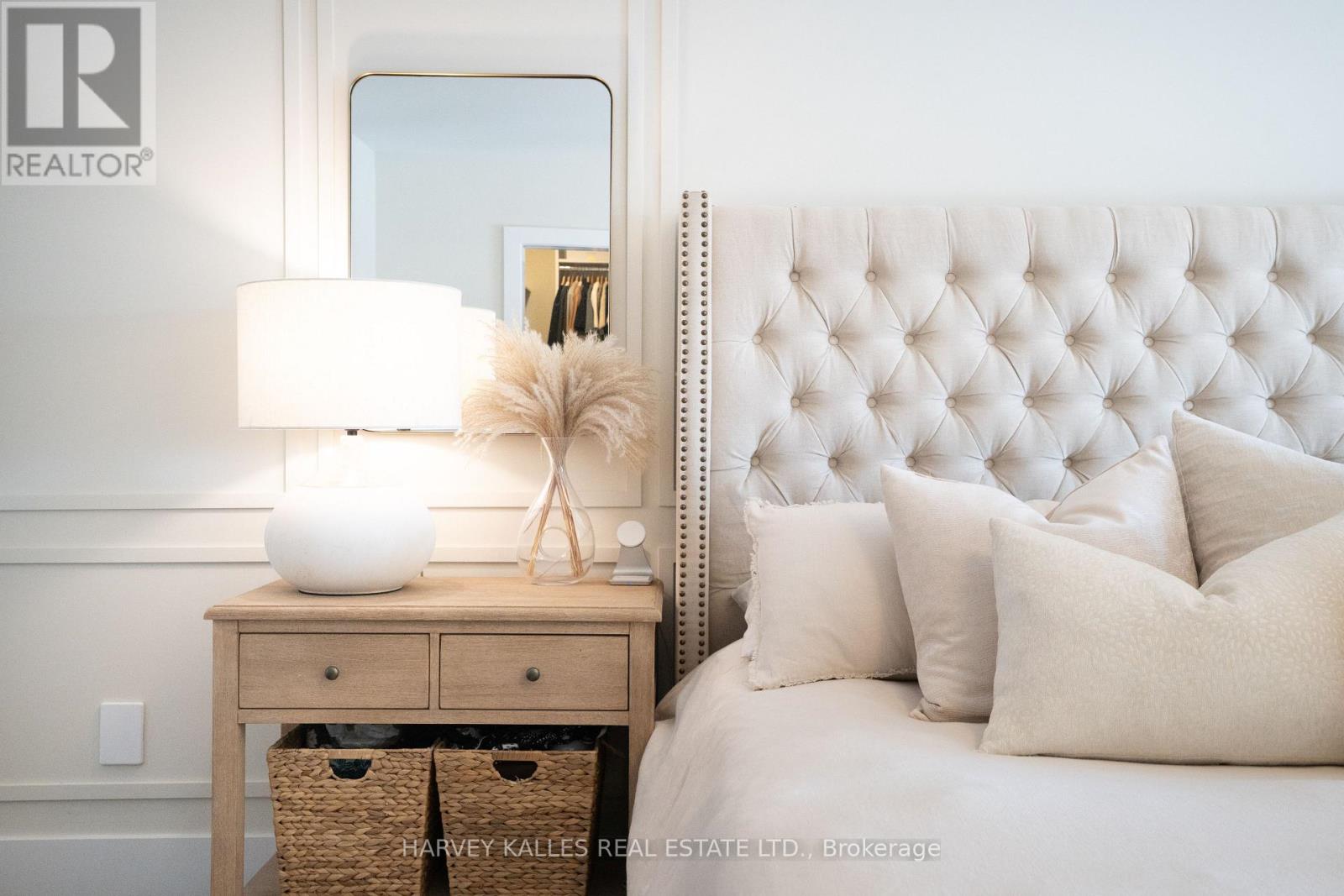 957 Eighth Street, Mississauga, Ontario  L5E 1R6 - Photo 27 - W12736306