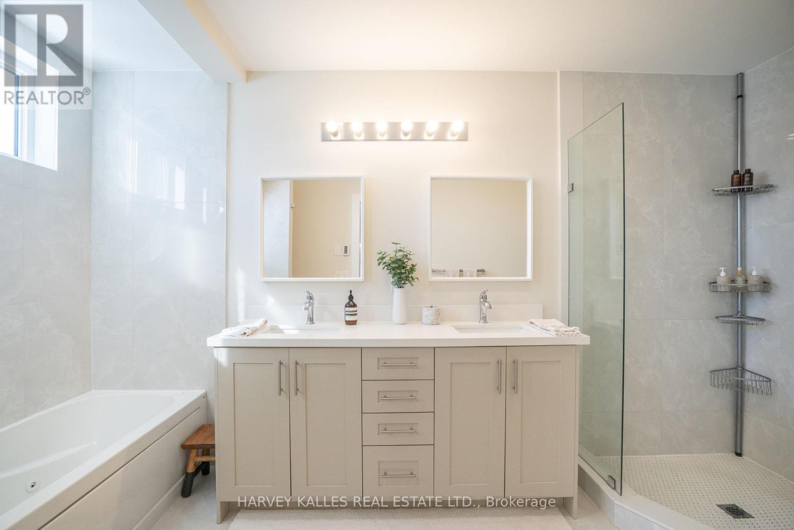 957 Eighth Street, Mississauga, Ontario  L5E 1R6 - Photo 31 - W12736306