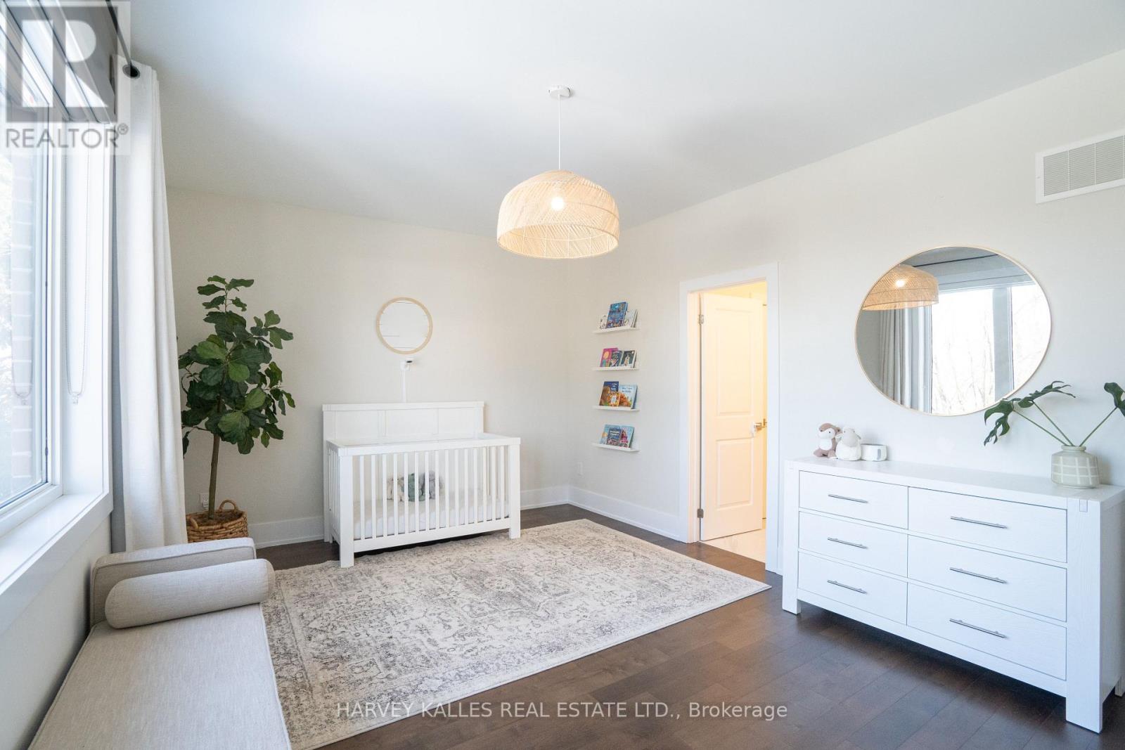 957 Eighth Street, Mississauga, Ontario  L5E 1R6 - Photo 36 - W12736306