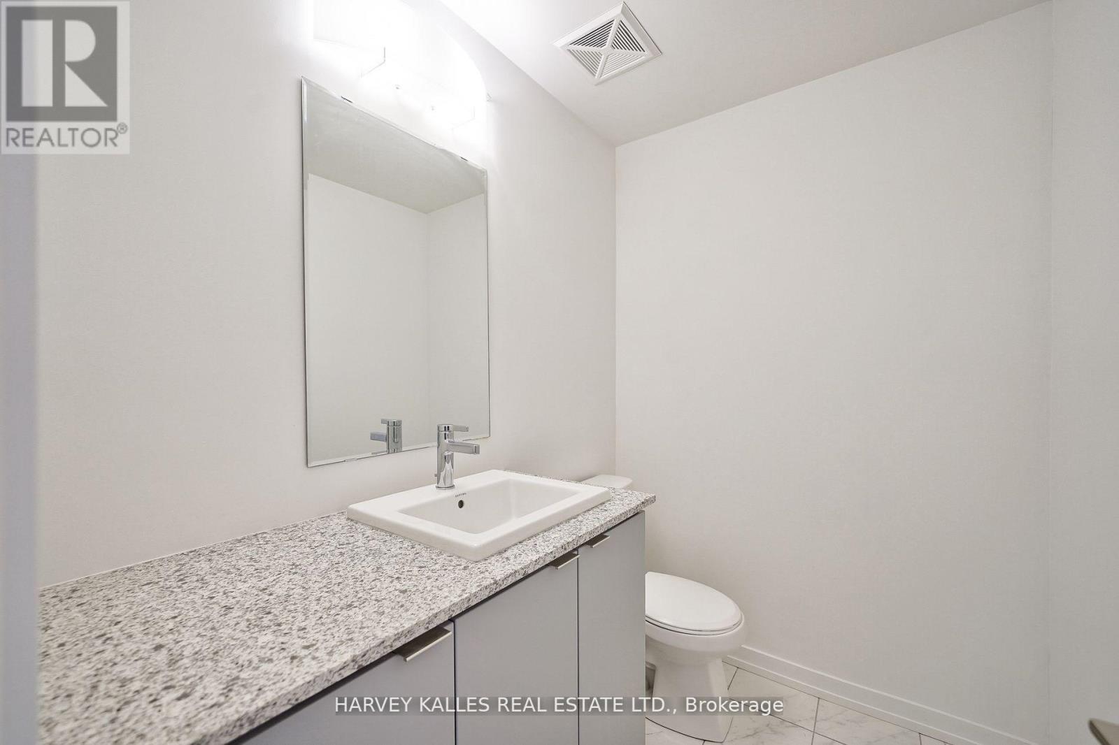 22 - 16 Lytham Green Circle, Newmarket, Ontario L3Y 0H4 - Photo 5 - N12736750