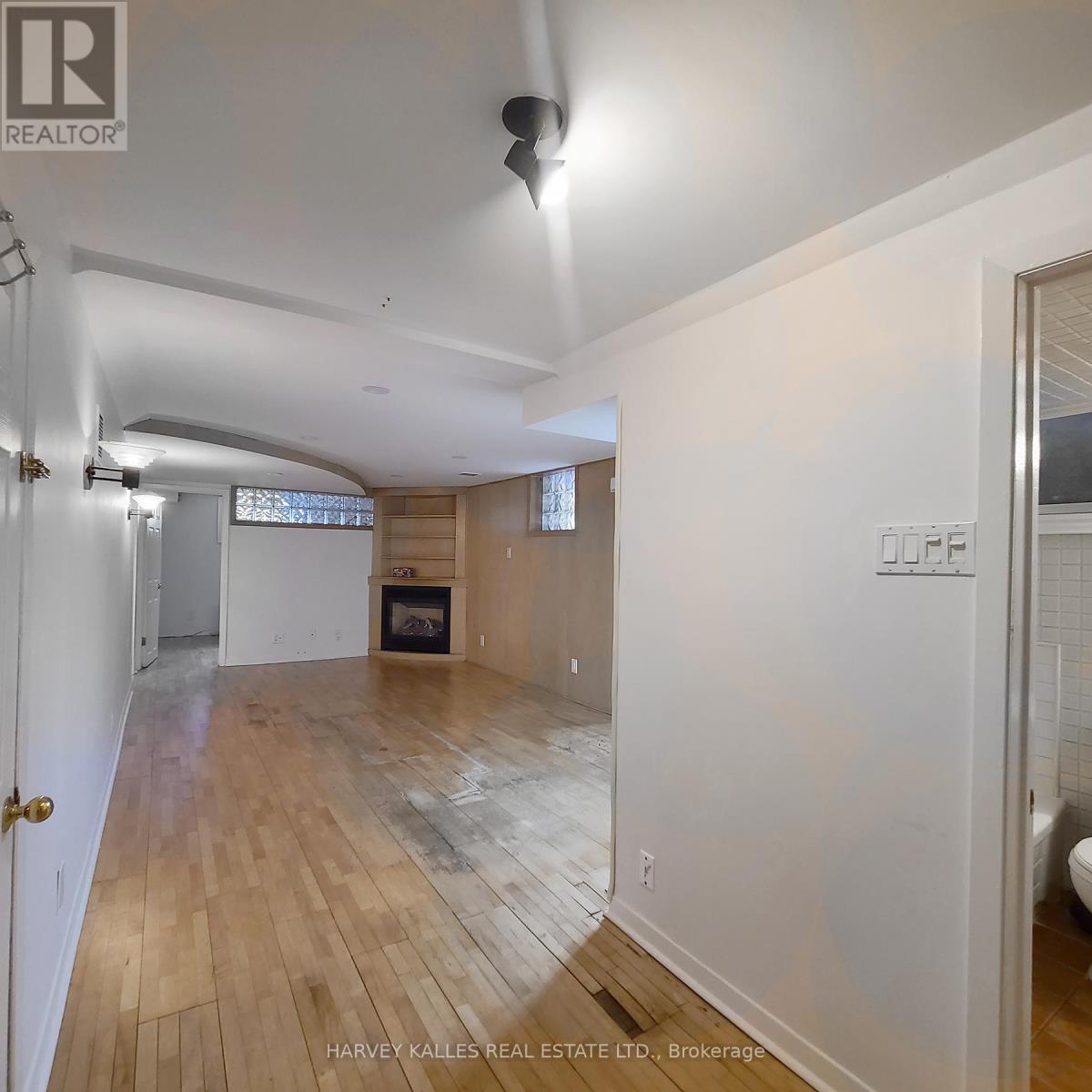 Lower - 98 Lowther Avenue, Toronto, Ontario M5R 1E2 - Photo 3 - C12740558