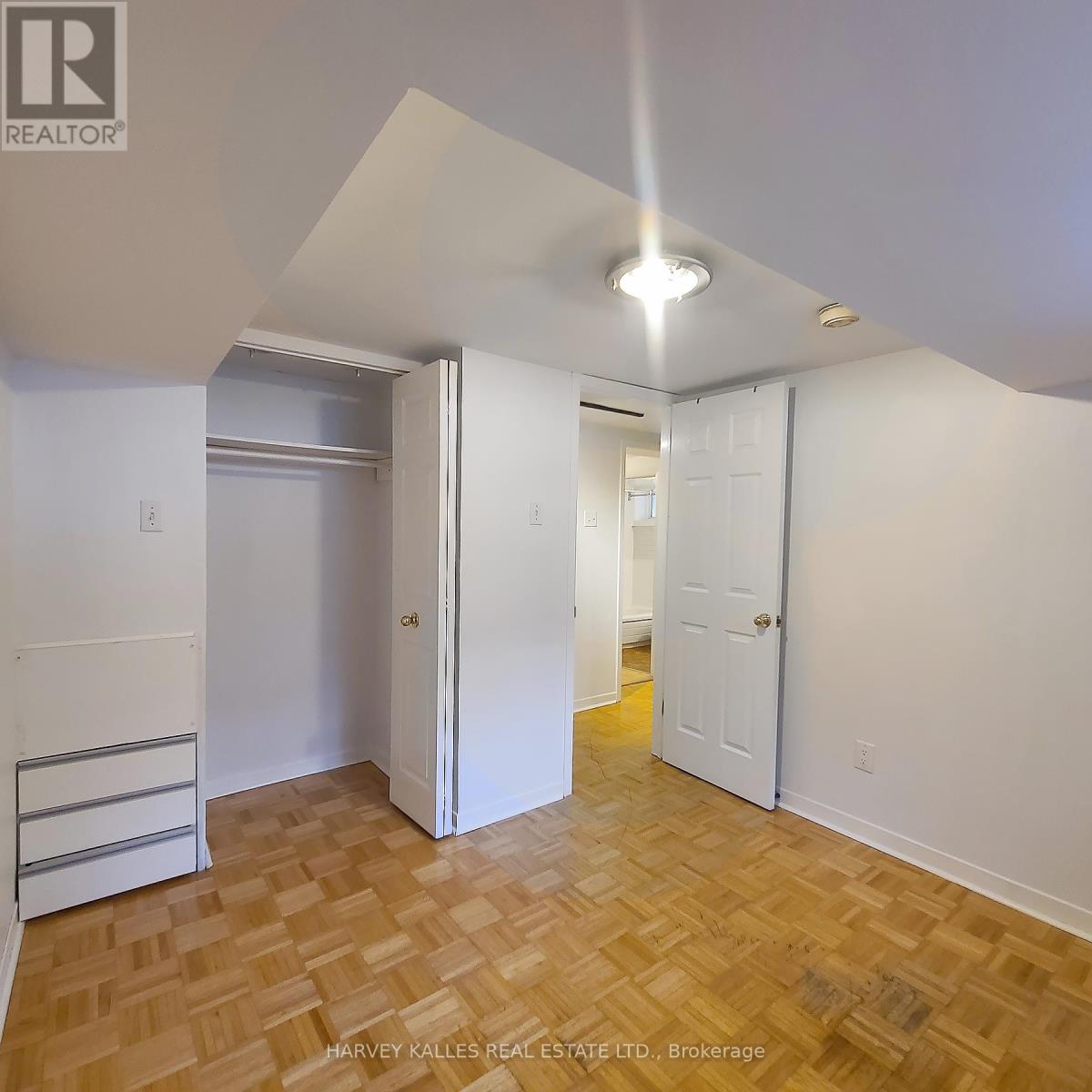 Lower - 98 Lowther Avenue, Toronto, Ontario M5R 1E2 - Photo 9 - C12740558