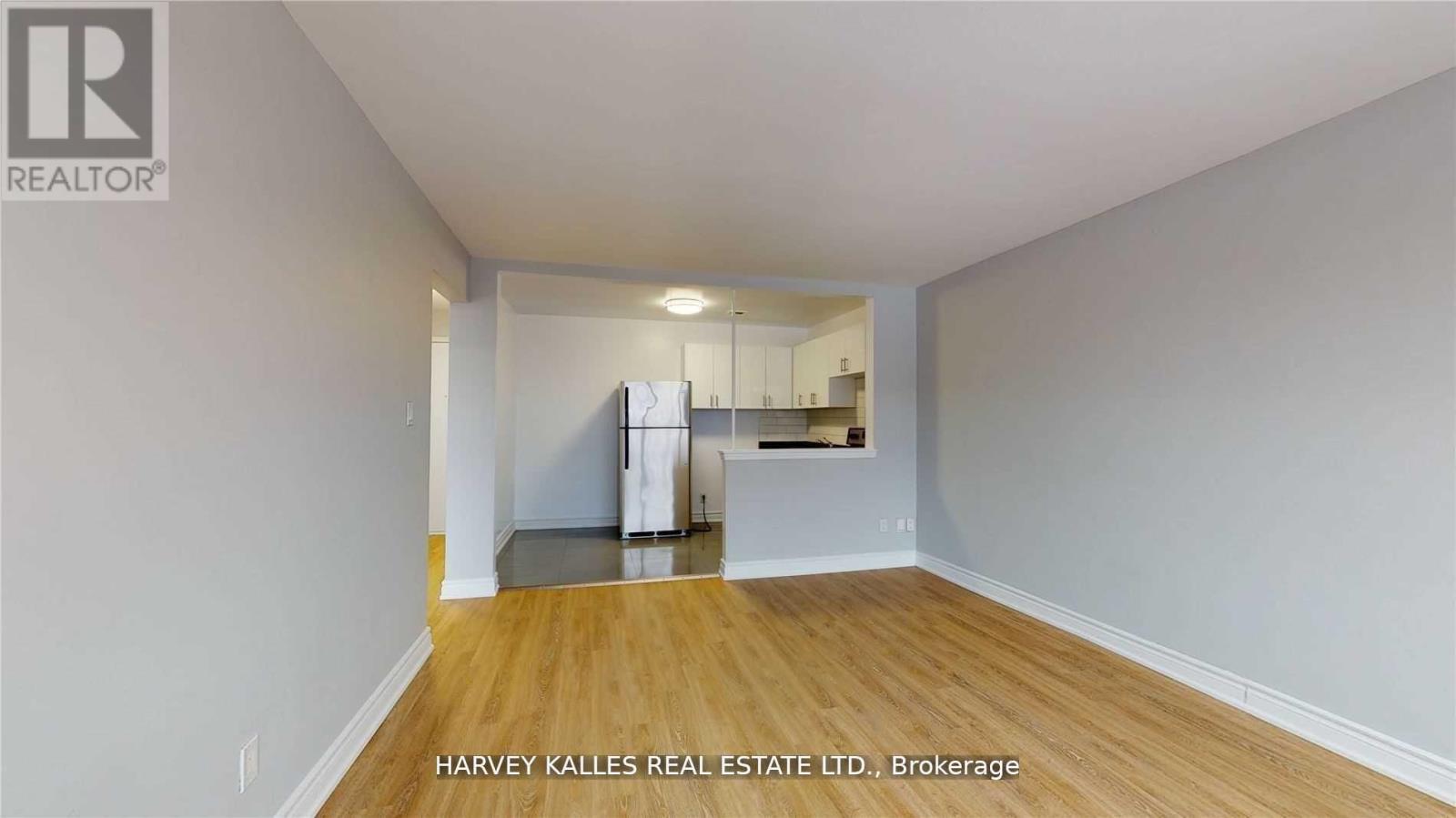 B4 - 4 Greentree Court, Toronto, Ontario  M6M 2A2 - Photo 3 - W12742126