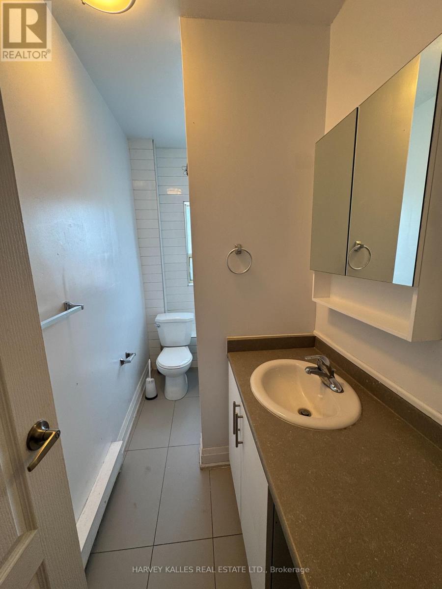 6 - 98 Northcliffe Boulevard, Toronto, Ontario  M6H 3H2 - Photo 2 - C12742418