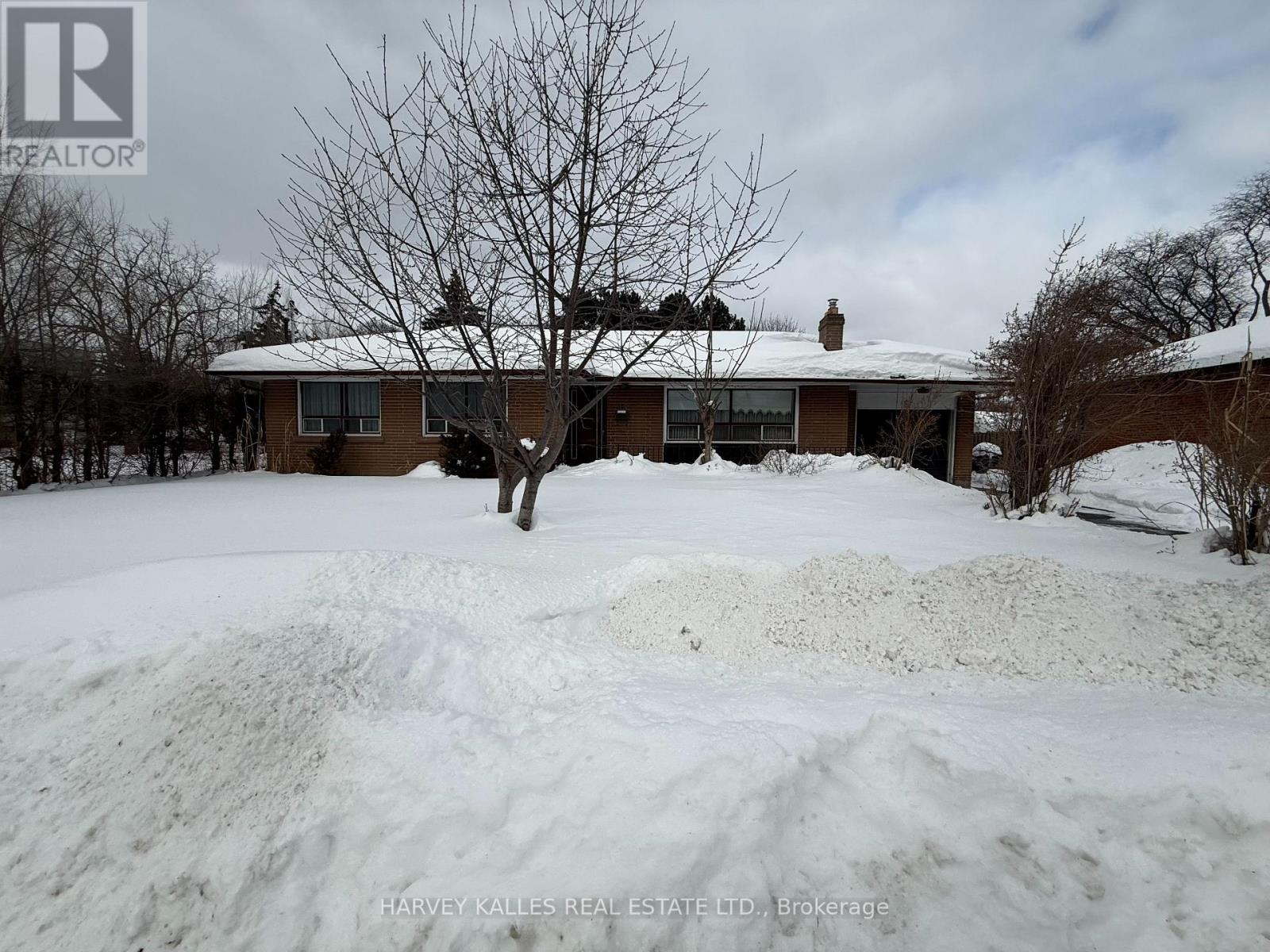 LOWER - 214 DIXON ROAD, Toronto, Ontario