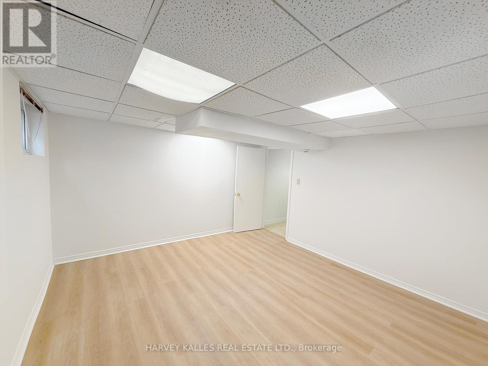 Lower - 214 Dixon Road, Toronto, Ontario  M9P 2M1 - Photo 8 - W12744280