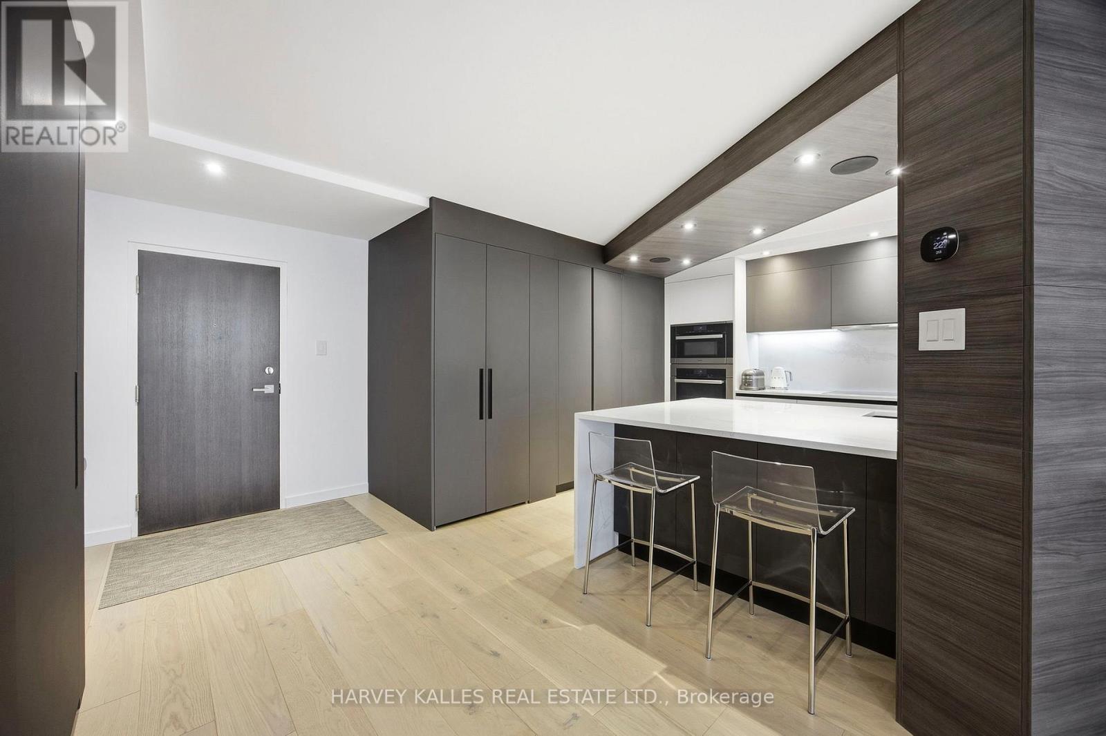 1004 - 15 Mcmurrich Street, Toronto, Ontario  M5R 3M6 - Photo 10 - C12746464