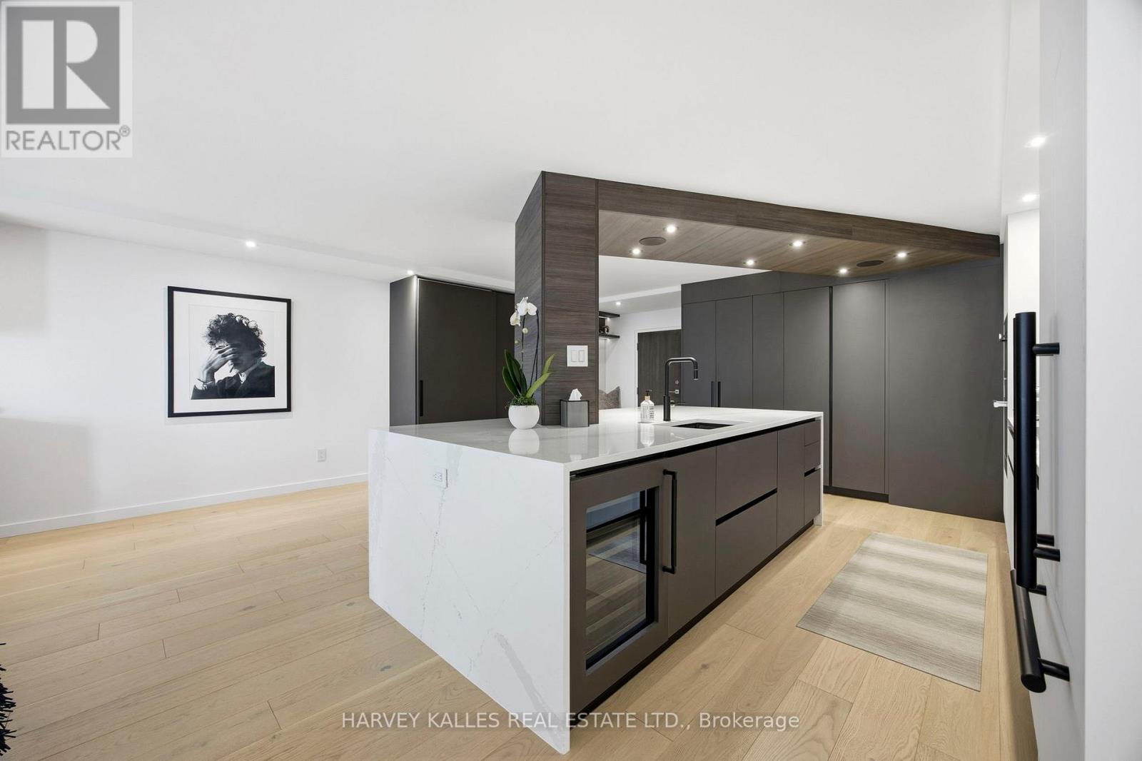 1004 - 15 Mcmurrich Street, Toronto, Ontario  M5R 3M6 - Photo 11 - C12746464