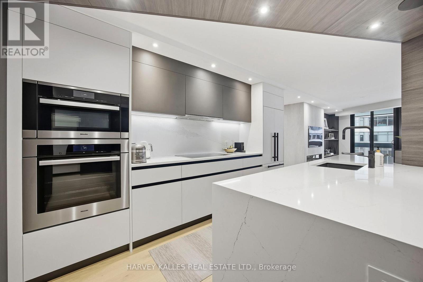 1004 - 15 Mcmurrich Street, Toronto, Ontario  M5R 3M6 - Photo 13 - C12746464