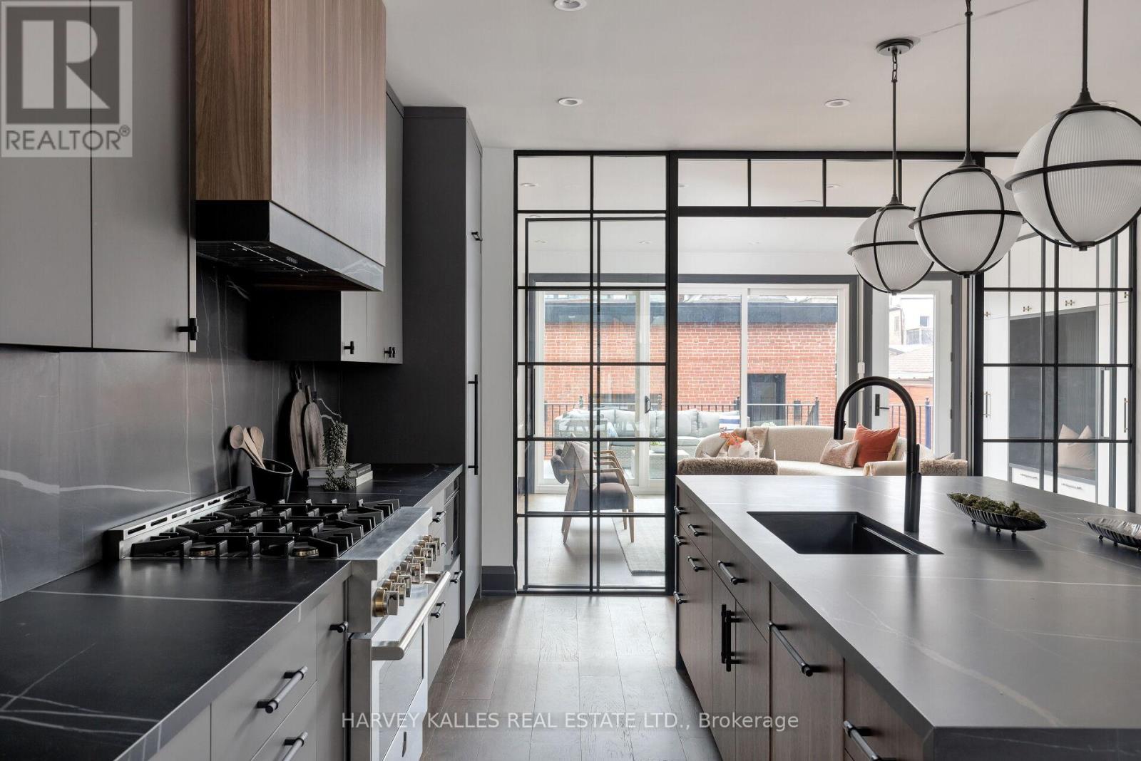 498 Roxton Road, Toronto, Ontario  M6G 3R4 - Photo 10 - C12747068