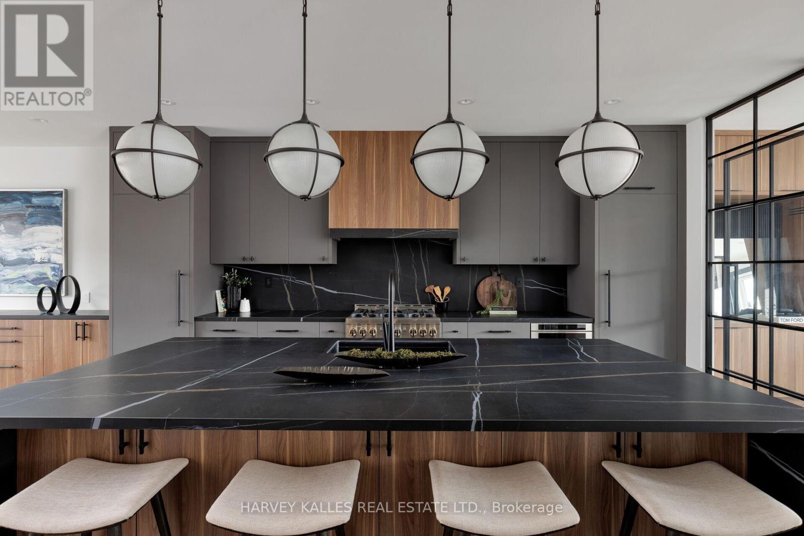 498 Roxton Road, Toronto, Ontario  M6G 3R4 - Photo 11 - C12747068