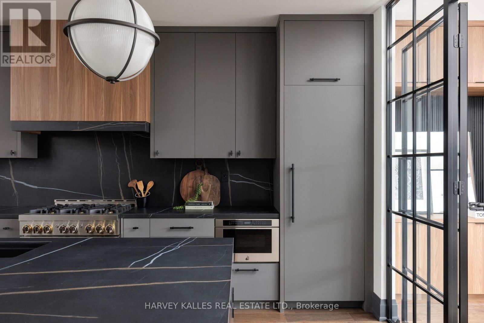 498 Roxton Road, Toronto, Ontario  M6G 3R4 - Photo 13 - C12747068