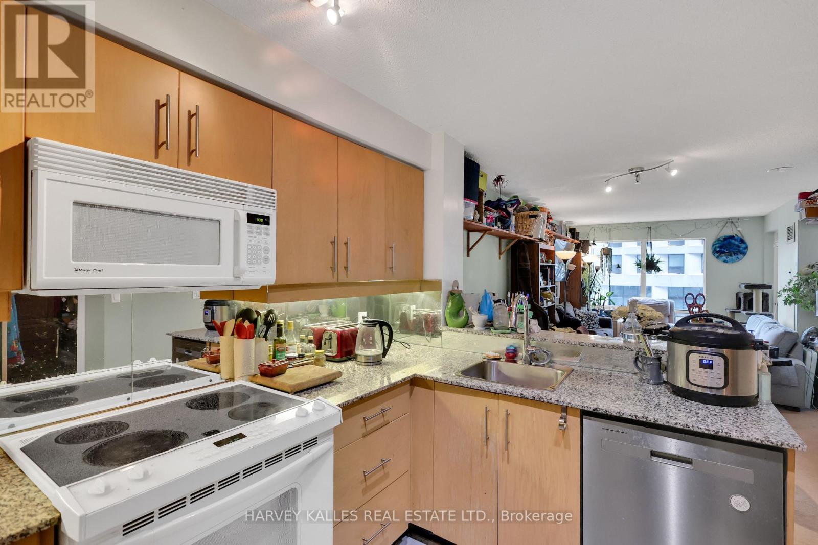 305 - 300 Bloor Street E, Toronto, Ontario M4W 3Y2 - Photo 5 - C12749386