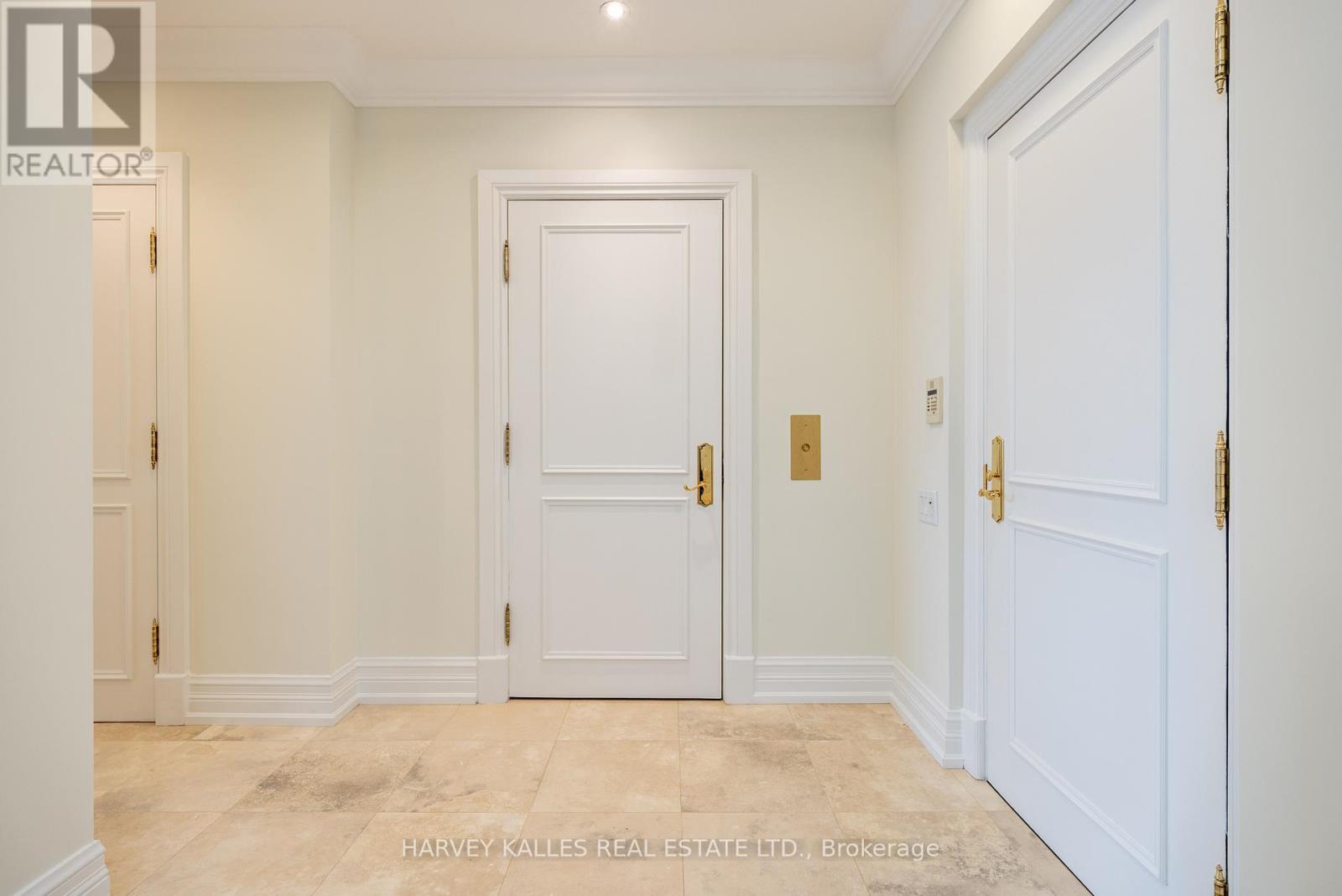 #5b - 2 Chedington Place, Toronto, Ontario  M4N 3R5 - Photo 2 - C12749474