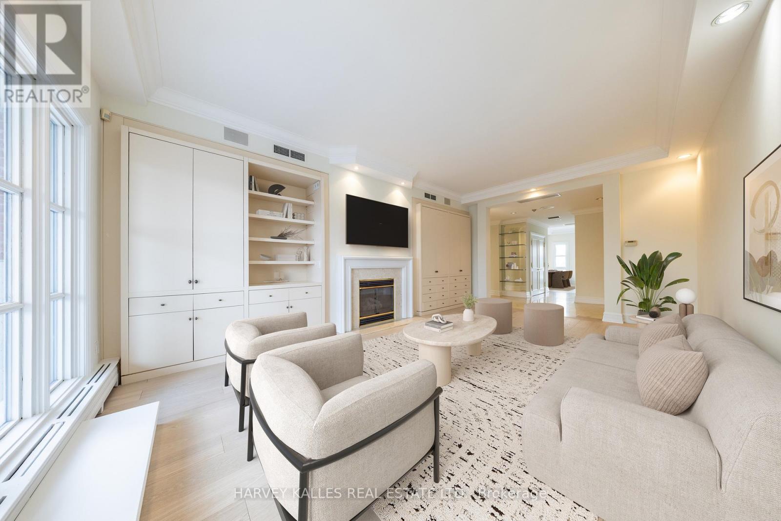 #5b - 2 Chedington Place, Toronto, Ontario  M4N 3R5 - Photo 5 - C12749474