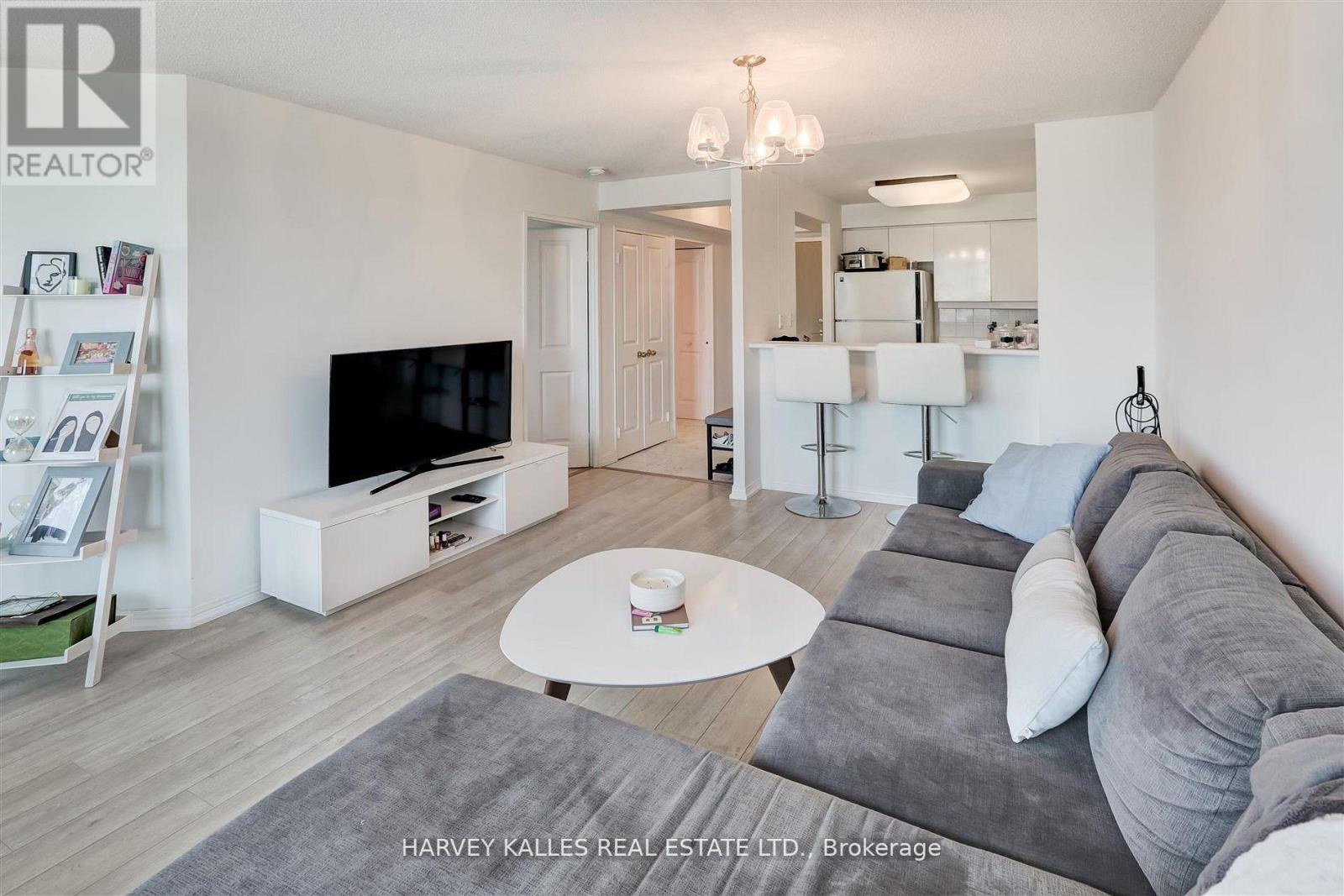 1018 - 942 Yonge Street, Toronto, Ontario M4W 3S8 - Photo 11 - C12751068