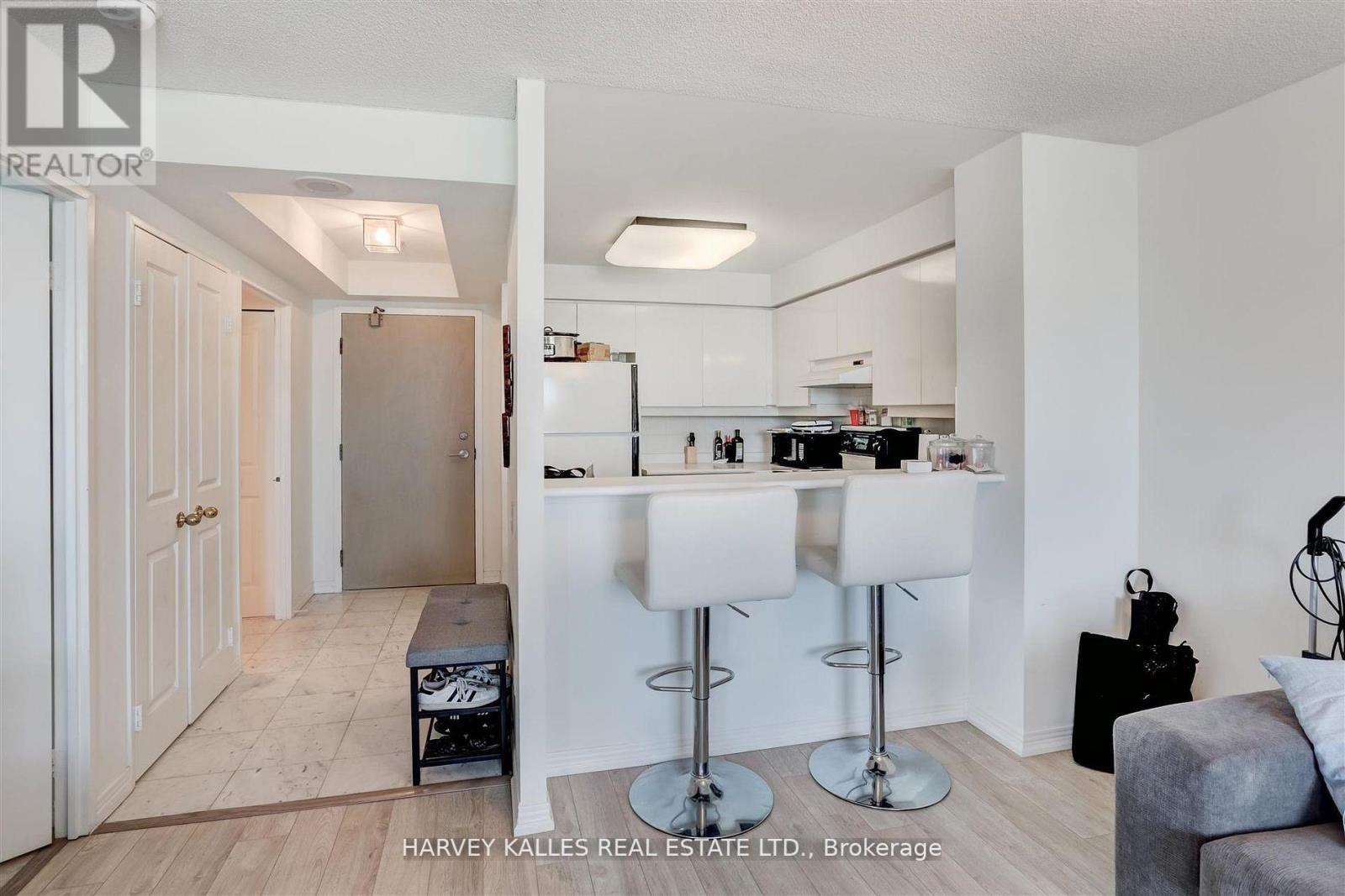 1018 - 942 Yonge Street, Toronto, Ontario M4W 3S8 - Photo 12 - C12751068