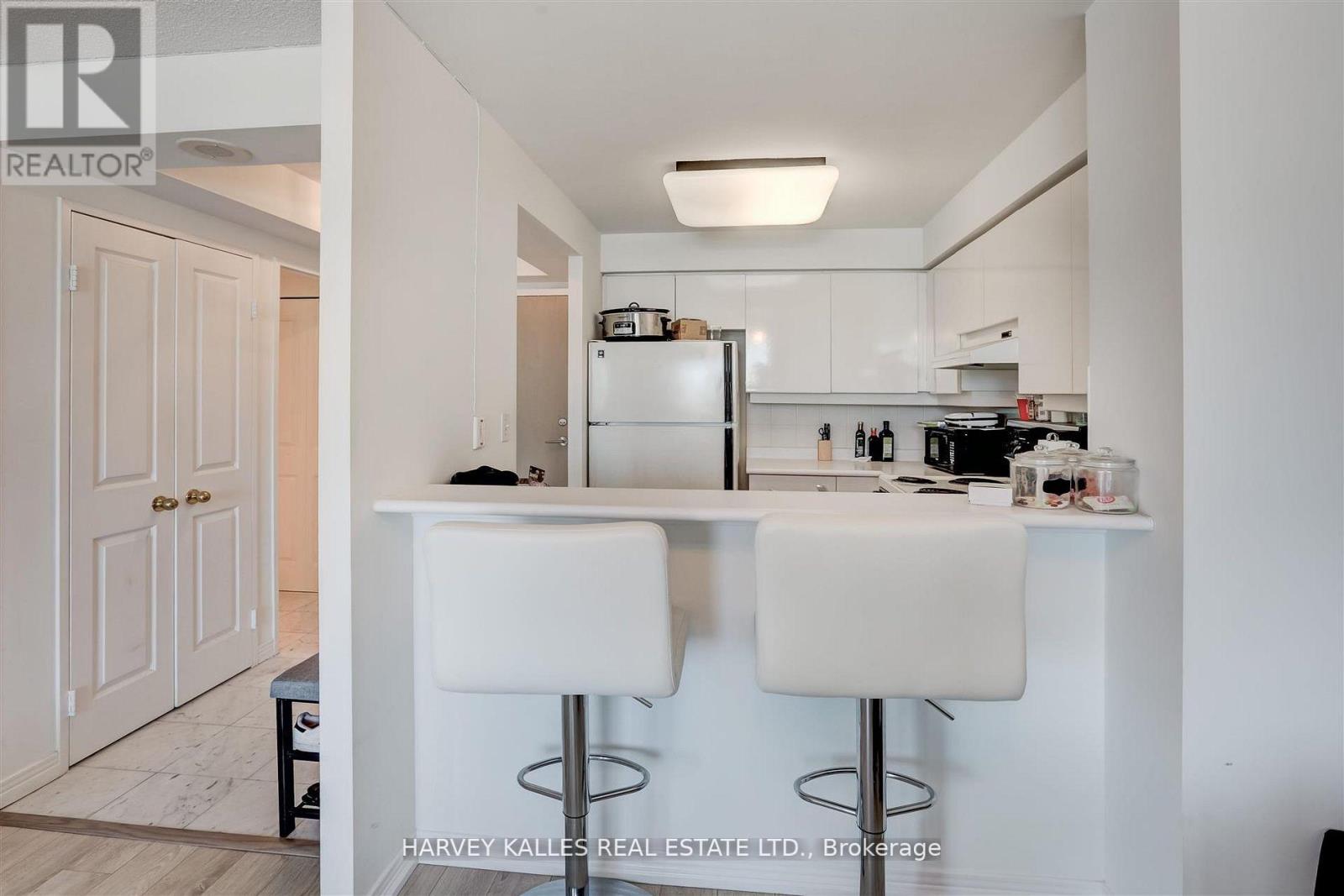 1018 - 942 Yonge Street, Toronto, Ontario M4W 3S8 - Photo 13 - C12751068