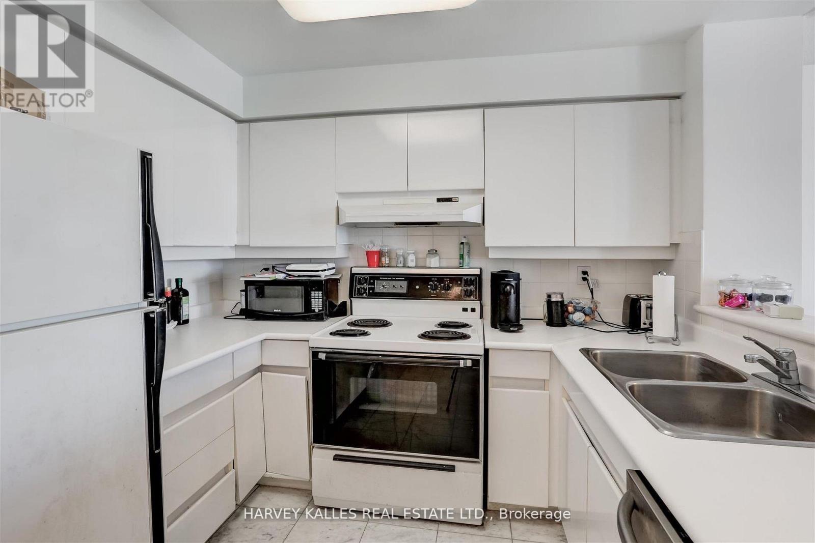 1018 - 942 Yonge Street, Toronto, Ontario M4W 3S8 - Photo 15 - C12751068