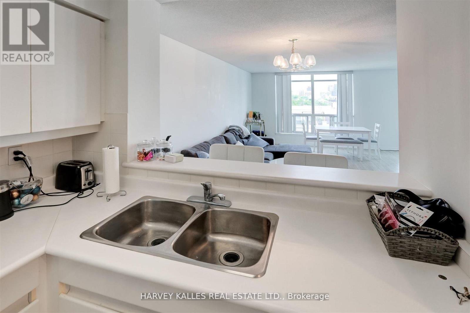 1018 - 942 Yonge Street, Toronto, Ontario M4W 3S8 - Photo 16 - C12751068