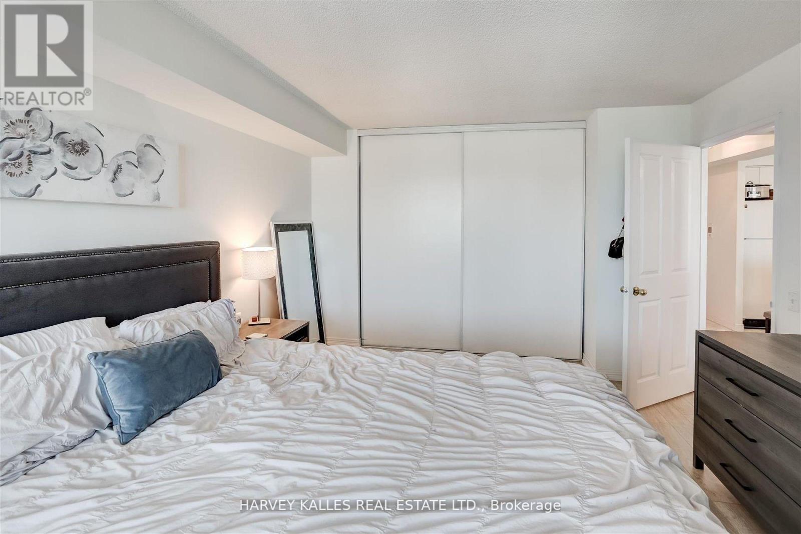 1018 - 942 Yonge Street, Toronto, Ontario M4W 3S8 - Photo 26 - C12751068