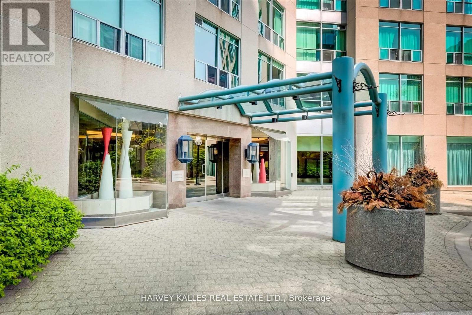 1018 - 942 Yonge Street, Toronto, Ontario M4W 3S8 - Photo 4 - C12751068