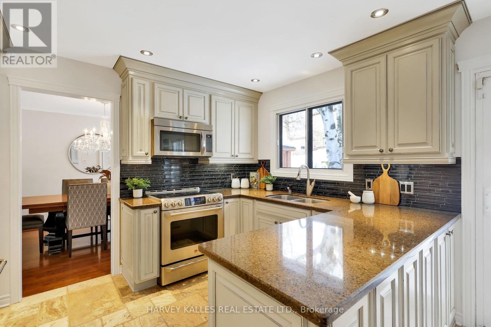 17 Loganberry Crescent, Toronto, Ontario M2H 3H3 - Photo 9 - C12753186