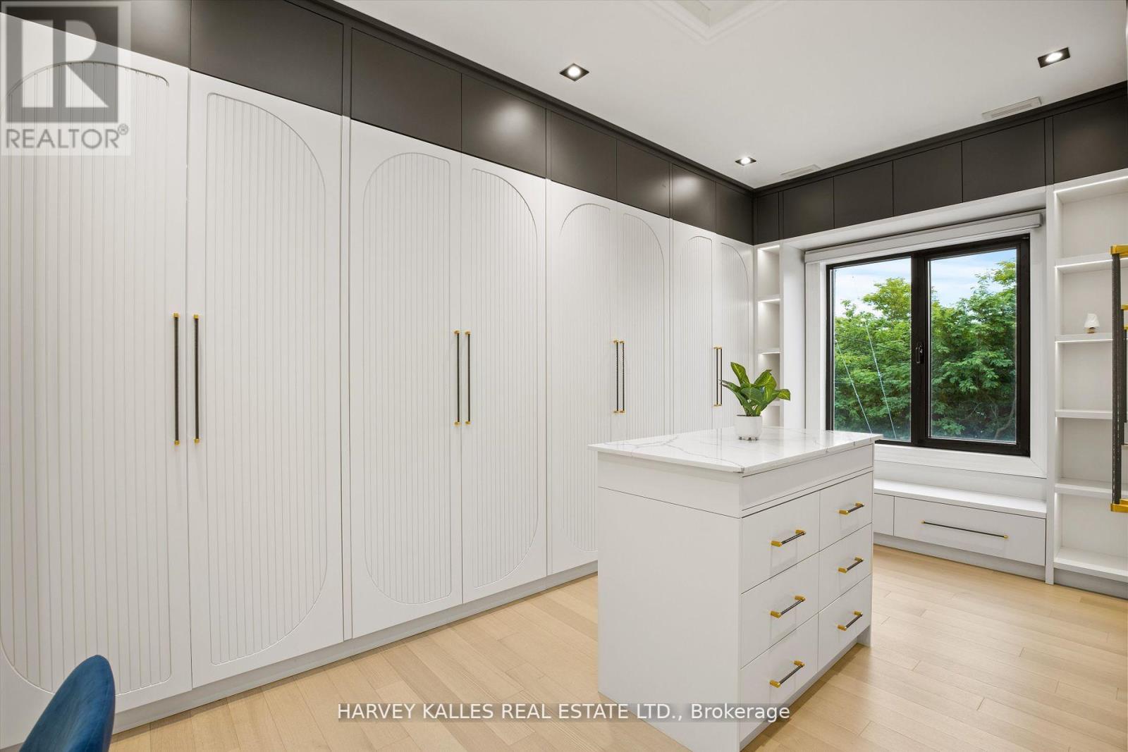 1 Silvergrove Road, Toronto, Ontario  M2L 2N5 - Photo 26 - C12753578