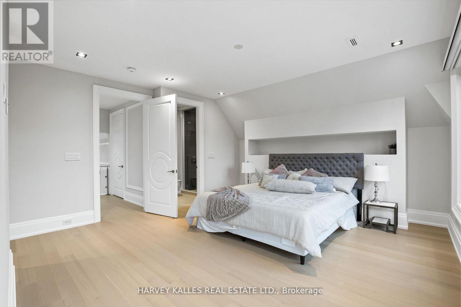 1 Silvergrove Road, Toronto, Ontario  M2L 2N5 - Photo 27 - C12753578