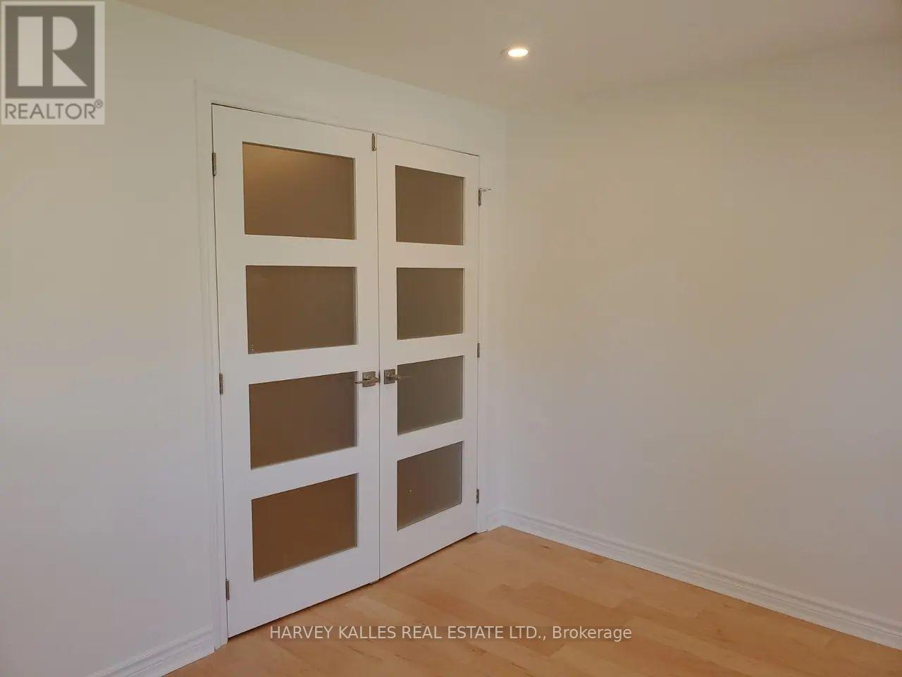 Main - 679 Vaughan Road, Toronto, Ontario  M6E 2Y7 - Photo 4 - C12755018