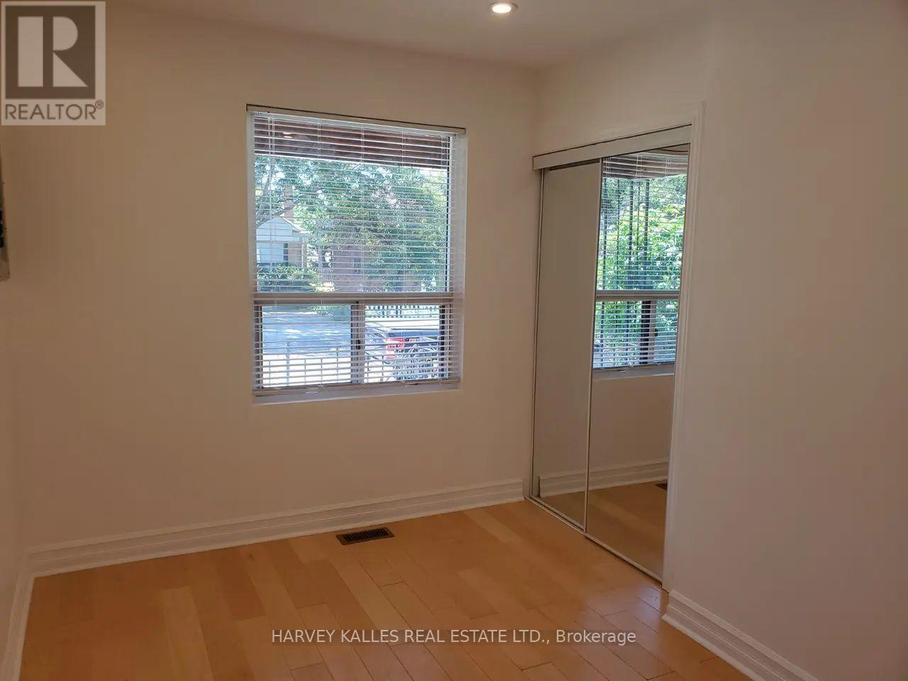 Main - 679 Vaughan Road, Toronto, Ontario  M6E 2Y7 - Photo 5 - C12755018