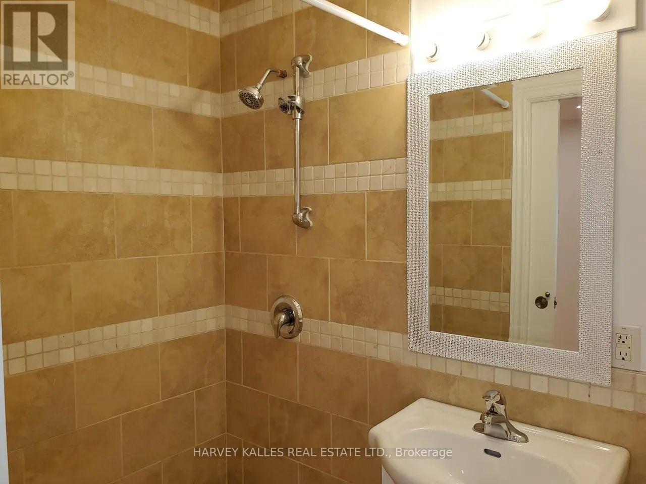 Main - 679 Vaughan Road, Toronto, Ontario  M6E 2Y7 - Photo 9 - C12755018