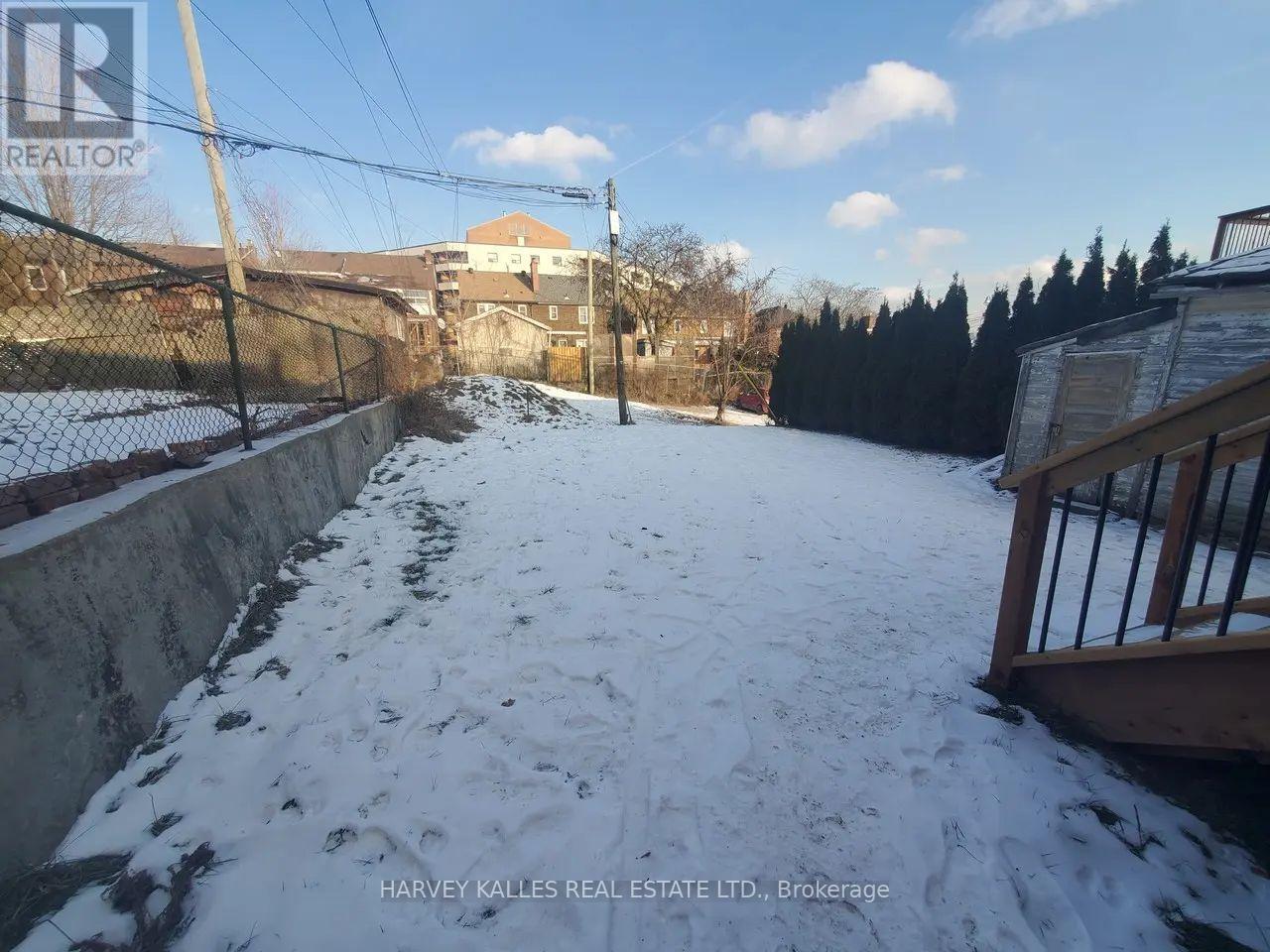 Lower - 17 Alberta Avenue, Toronto, Ontario M6H 2R5 - Photo 12 - C12755522