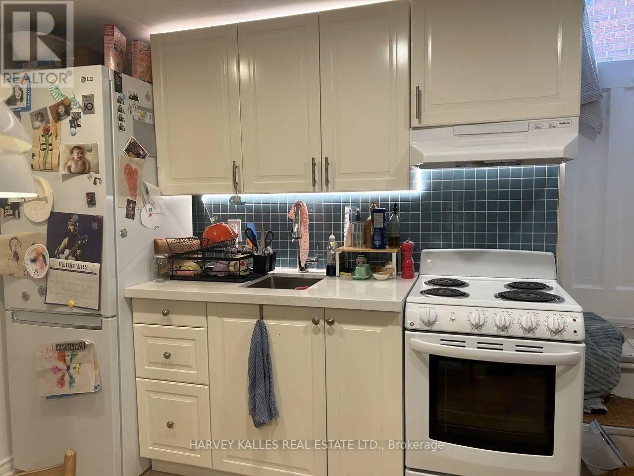 Lower - 17 Alberta Avenue, Toronto, Ontario M6H 2R5 - Photo 5 - C12755522