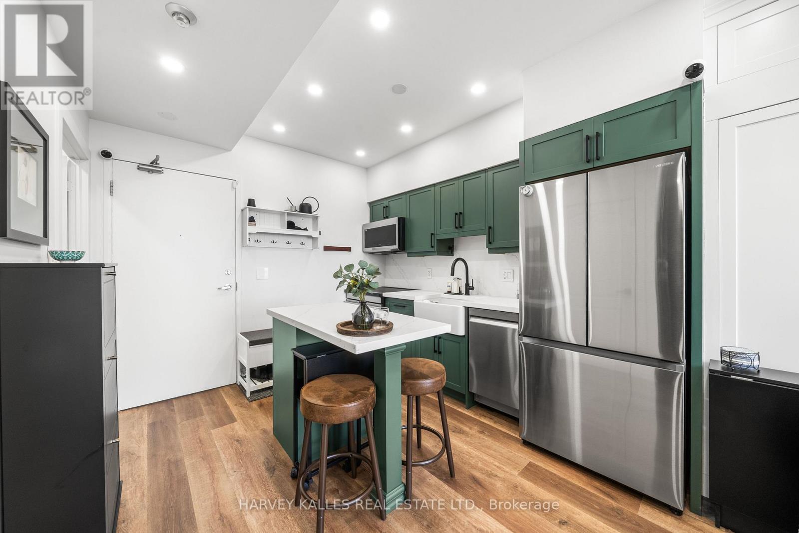 1305 - 4 Elsinore Path, Toronto, Ontario  M8V 4G7 - Photo 3 - W12755920