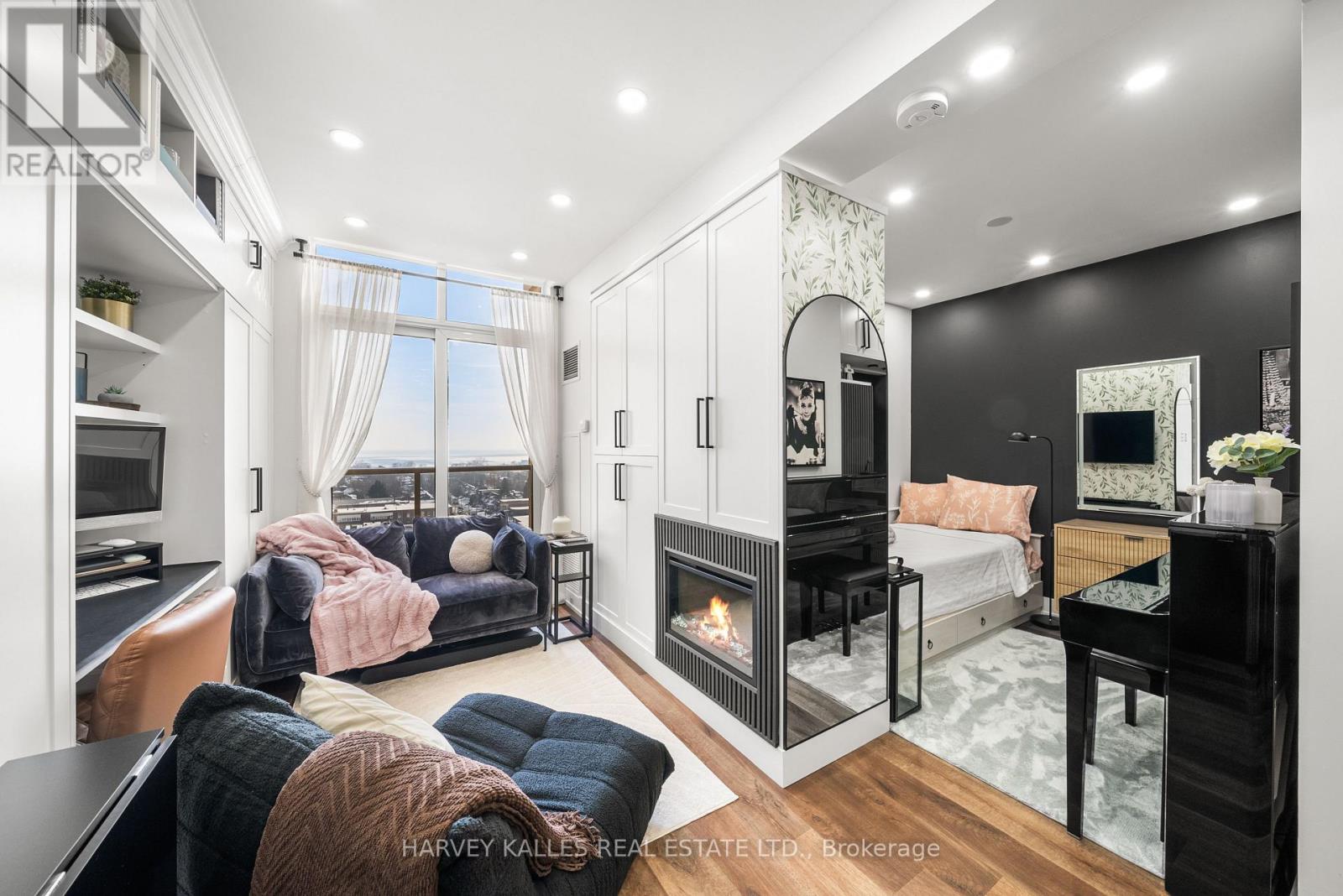 1305 - 4 Elsinore Path, Toronto, Ontario  M8V 4G7 - Photo 8 - W12755920