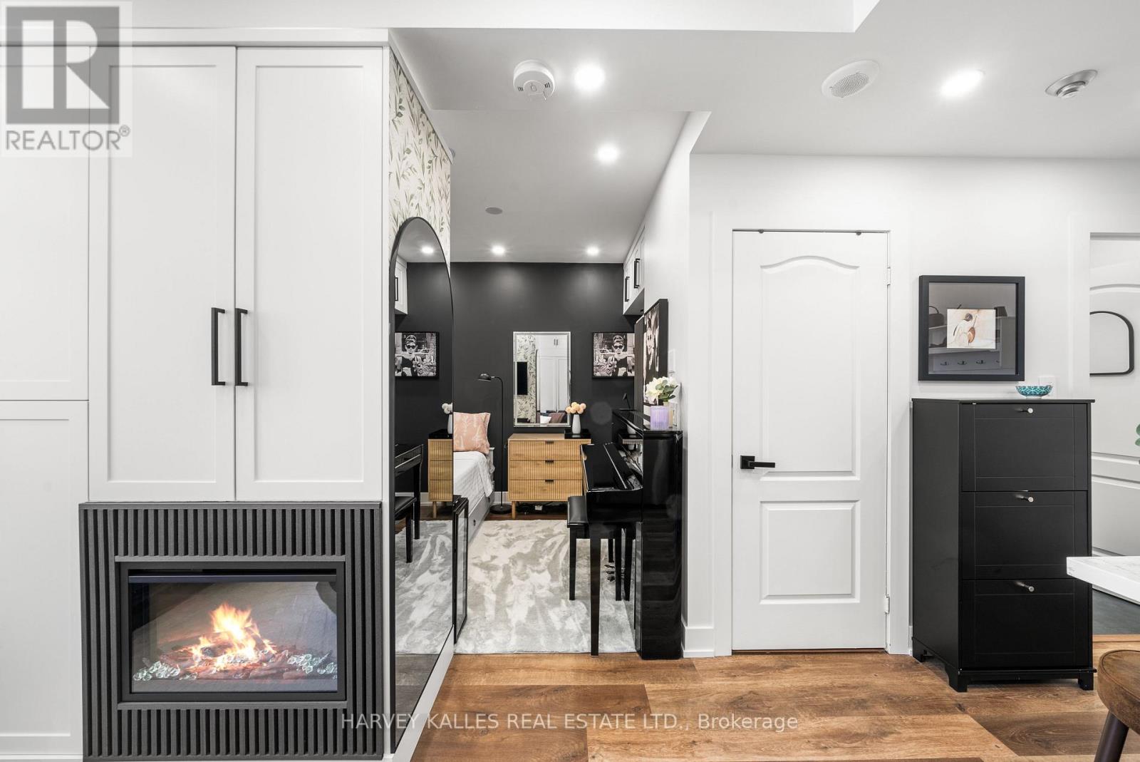 1305 - 4 Elsinore Path, Toronto, Ontario  M8V 4G7 - Photo 9 - W12755920